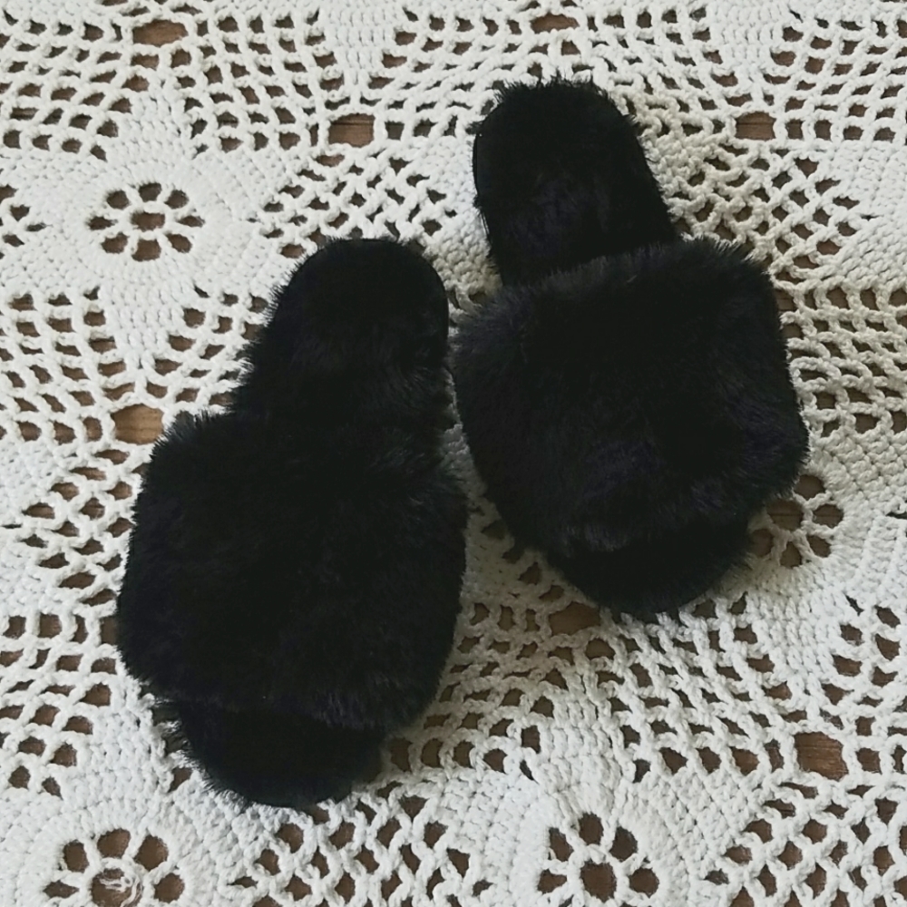 Fuzzy Wuzzy Slides Slippers
